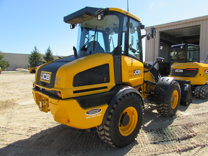 Cargadora Compacta 409 de 2022 con Cabina Cerrada, Máquina de Construcción de Alto Rendimiento, Caja de Cambios con Capacidad de Carga Nominal de 200 Toneladas - Product Image 3