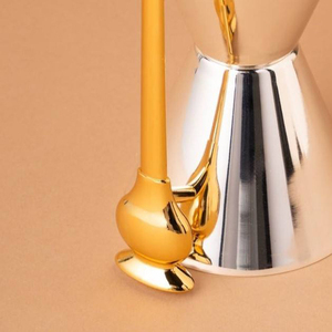 Brûle-encens en argent et or poli avec une poignée élégante, un objet décoratif sophistiqué pour la maison, conçu pour la diffusion de parfums - Product Image 4