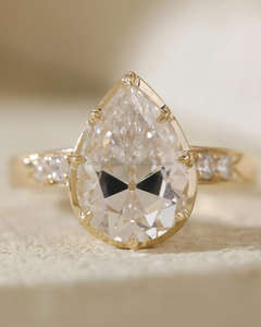 แหวนแต่งงาน/หมั้นเพชรทรงวินเทจ 14k สีเหลืองทอง ผลิตในห้องปฏิบัติการ IGI/GIA สำหรับทั้งชายและหญิง ทองคำขาวคุณภาพสูง เหมาะสำหรับงานฉลองครบรอบ - Product Image 1