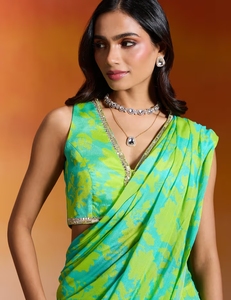 Sari Sharara Estampado en Chinon Verde Lima con Blusa Nakhraali Nomads - Product Image 6