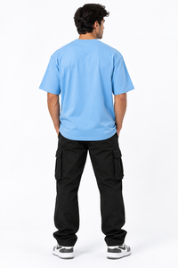 เสื้อยืดผู้ชายทรงโอเวอร์ไซส์ สีฟ้าอ่อน ผ้าฝ้าย พิมพ์ลายตัวอักษรสีขาวด้านหน้า คอกลม แขนสั้น สไตล์ลำลอง - Product Image 2