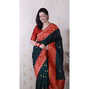 Sari en soie Banarasi vert Elite Weaves avec un motif unique en Zari ondulé, vêtement indien/pakistanaise doux, 650g - Product Image 2