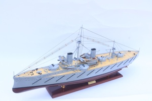 Maquette de bateau de guerre HMS Dreadnought 1906 en bois, faite à la main - Modèle classique de la Royal Navy pour la décoration de la maison ou du bureau - Product Image 3
