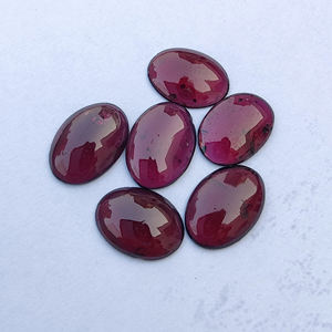 พลอยโกเมนธรรมชาติทรงรีแบบหลังแบนขัดเงา เกรด AAA+ สำหรับทำเครื่องประดับ - Product Image 5