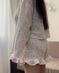Conjunto de Pijama con Estampado Floral para Mujer, Camisa de Manga Larga con Cuello y Pantalones Cortos con Volantes, Ropa de Dormir - Product Image 2