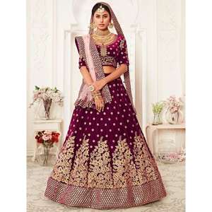ชุดเจ้าสาวผ้ากำมะหยี่ปักสีม่วงดึงดูดใจ lehenga choli - Product Image 1