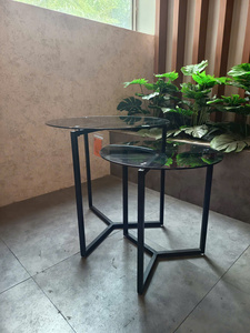 Mesa de Centro Moderna con Superficie de Vidrio Templado y Estructura Metálica KTS-250429-02 - Product Image 6