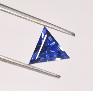 Saphir bleu de laboratoire taille trion 8 mm, pierre précieuse en corindon véritable, pierre pyramidale créée en laboratoire - Product Image 2