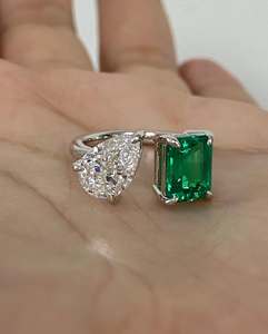 Anillo de Dos Piedras con Diamante Cultivado en Laboratorio Certificado, Corte Pera Blanco, Claridad VVS1, Oro Blanco de 14K, Anillo Toi Et Moi para Ella - Product Image 1
