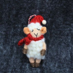 Figura Navideña de Cordero de Lana Hecha a Mano con Gorro Rojo y Bufanda, Decoración de Interior, 3.9 Pulgadas de Altura, Estilo Tradicional - Product Image 3
