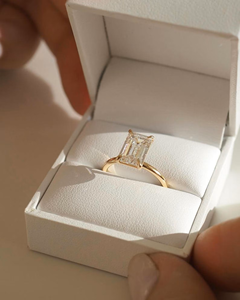 Bague de fiançailles solitaire en or massif 14 carats avec moissanite taille émeraude de luxe, 4 carats, bijoux fins minimalistes, vente en gros - Product Image 2