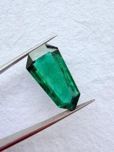 Émeraude synthétique de qualité supérieure, qualité bijouterie, pour la fabrication de pendentifs, par le fabricant, au meilleur prix. - Product Image 1