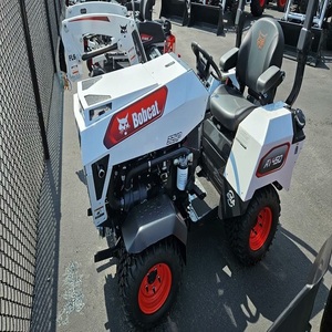 Tracteur utilitaire puissant Bobcat AT450, conçu pour les tâches agricoles lourdes, avec de fortes performances et une maniabilité aisée - Product Image 1