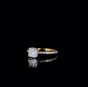 Anillo de Compromiso de Diamante con Corte Cojín de Lujo – Elegante Joyería Fina Solitaria para Propuesta y Boda - Product Image 4