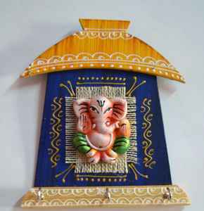 Jarrón de Mesa y Ídolo Decorativo de Arcilla Hecho a Mano con Diseño Art Deco del Dios Ganesha para Bodas, Cumpleaños y Diwali (Diseño Vertical) - Product Image 3