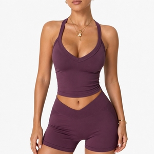 Conjunto deportivo sin costuras para mujer, con sujetador deportivo y pantalones cortos de cintura alta, tela elástica premium, ajuste cómodo, para gimnasio y yoga. - Product Image 1