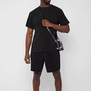 ชุดเสื้อยืดและกางเกงขาสั้นสองชิ้นสำหรับผู้ชาย ผ้าโพลีเอสเตอร์/คอตตอน เป็นมิตรกับสิ่งแวดล้อม สไตล์วินเทจ สำหรับฤดูร้อน พร้อมโลโก้สั่งทำด้านหน้า - Product Image 1