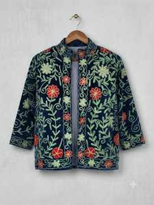 Chaqueta Acolchada CHOHAN TEXTILE Azul Marino de Terciopelo con Cuello Mao, Ecológica, 100% Algodón, Bordado Floral, Manga Tres Cuartos - Product Image 1