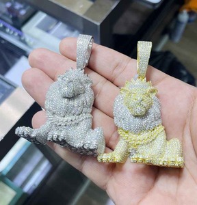 Colgante de Plata de Ley 925 con Diseño de León Hip Hop Personalizado, con Diamantes Moissanite VVS Brillantes para Hombre - Product Image 3