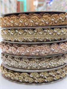 Dentelle brodée de paillettes vintage écologiques aux couleurs métalliques pour vêtements, accessoires, artisanat, décoration et créations originales - Product Image 4