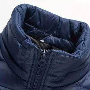 Blouson matelassé chaud, respirant et confortable pour homme, col montant, logo personnalisable sur le devant, idéal pour les sorties décontractées et la superposition automne/hiver - Product Image 2