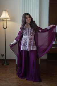 Collection Prête-à-Porter : Haut Peplum en Georgette avec Broderie de Designer et Pantalon Plazzo, et Dupatta en Georgette Brodé - Product Image 4