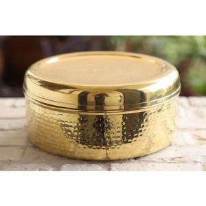 Boîte à épices Masala Dabba en laiton de haute qualité avec couvercle martelé, écologique, compatible lave-vaisselle et four, sept compartiments - Product Image 3
