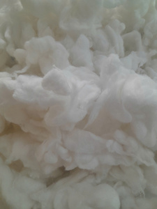 Matériau de rembourrage 100% Kapok, respirant, écologique, antibactérien, texture naturelle blanche et moelleuse pour le tissage de tissus non tissés - Product Image 1