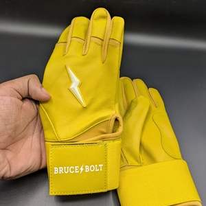 ถุงมือตีเบสบอลหนังสีเหลือง Bruce Bolt แบบสวมได้ทั้งสองมือ ปิดด้วยแถบตีนตุ๊กแก ทนทาน เหมาะสำหรับการฝึกซ้อม สำหรับผู้ใหญ่ทุกเพศ - Product Image 3