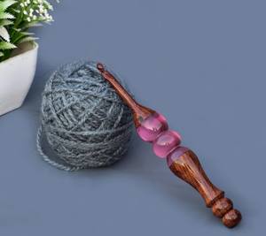 Crochet en bois et résine durable avec finition brillante, idéal pour le tricot, la confection de fils et les professionnels du crochet - Product Image 5