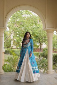 Lehenga Choli indien traditionnel pour femme, robe longue en rayonne brodée, tenue de mariage ethnique du Gujarat - Product Image 2