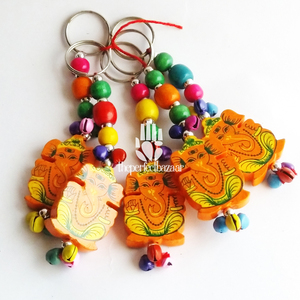 Porte-clés en bois artisanal, assortiment de porte-clés en bois colorés pour cadeaux de mariage, cadeaux de fête d'anniversaire, cadeaux de remerciement - Product Image 5