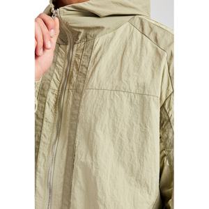 Chándal a prueba de viento de poliéster fino de secado ultra rápido de fábrica deportes logotipo reflectante personalizado chándal ligero a prueba de viento para hombres - Product Image 5