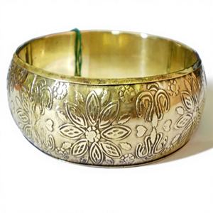กำไลทองแดงชุบทองหรูหรา พร้อมลวดลายดอกไม้แมนดาลาแบบนูน ดีไซน์สง่างาม ทำด้วยมือ สไตล์โบราณ กำไลทองเหลืองสำหรับงานโลหะ - Product Image 1