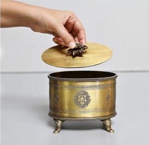 Caja ornamental de latón, ideal como caja de regalo para frutos secos, también puede ser utilizada para guardar joyas y otros pequeños objetos decorativos elegantes. - Product Image 3