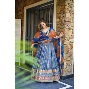 Robe Anarkali et Dupatta de créateur pour la fête Portez des robes de soirée élégantes - Product Image 6