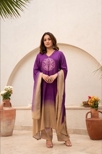 Ensemble Kurti et pantalon pour femme Twinfeet, en rayonne de qualité supérieure, séchage rapide, longueur genou, coupe trapèze, imprimé tie-dye, coupe classique, multi-saisons - Product Image 4