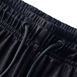 กางเกงขาสั้นผู้ชายผ้าโพลีเอสเตอร์คุณภาพสูง ระบายอากาศได้ดี แห้งเร็ว ลายพิมพ์เปลวไฟ สไตล์ไฮสตรีท ความยาวระดับเข่า เป็นมิตรต่อสิ่งแวดล้อม - Product Image 3