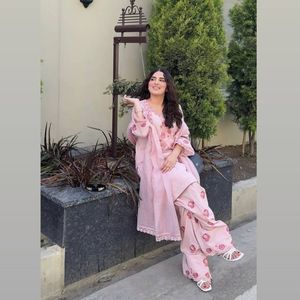 Kurti en crêpe naturel pur brodé pour femme avec palazzo Farshi et dupatta brodée en faux georgette |   Ensemble ethnique pour occasions spéciales - Product Image 4