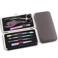 Ensemble d'outils à ongles en acier inoxydable, à ouverture large et incurvée, pour manucure et pédicure, comprenant des ciseaux à cuticules tranchants, des pinces et un repousse-cuticules.