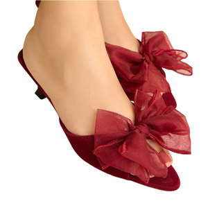 Tacones Deslizantes para Mujer Hechos a Medida en Pakistán, Antideslizantes, con Parte Superior de Terciopelo y Seda, Entresuela Antideslizante, Diseño de Moda Hecho a Mano - Product Image 1