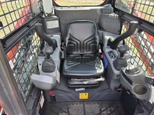 Chargeuse compacte Kubota SSV75 Diesel 75KW à 4 roues avec godet frontal, garantie 4 ans, moment de charge élevé - Product Image 6