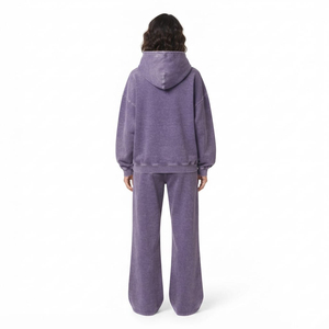 Conjunto de dos piezas de invierno para mujer: Sudadera con capucha de algodón grueso con lavado ácido y pedrería, y pantalones de pierna ancha. Logotipo personalizado. - Product Image 2