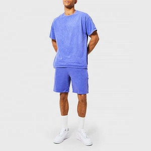 Ensemble 2 pièces T-shirt et short en pur coton délavé pour homme – T-shirt rétro tendance avec logo imprimé numérique personnalisé - Product Image 2