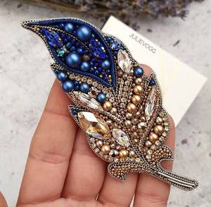Broche de Lujo Hecho a Mano con Bordado, Cuentas, Lentejuelas, Perlas y Cristales, Broche de Diseño con Bordado a Mano - Product Image 3