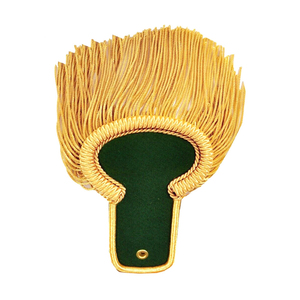 Epaulettes Gold Moon en rojo y dorado con flecos en espiral, hechos a mano, para ceremonias y desfiles, en venta, hechos en Pakistán. - Product Image 3