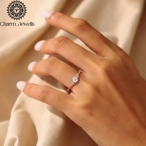 Anillo de Compromiso Charm_Jewells para Mujer, Chapado en Oro Rosa de 18K, Plata con Moissanita, Engaste de Flor, Estilo Romántico, Certificado IGI 3 - Product Image 1