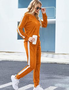 ชุดวอร์มกำมะหยี่แบบกำหนดเองคุณภาพสูงจากโรงงานโดยตรงสำหรับผู้หญิง เสื้อฮู้ดกำมะหยี่และกางเกงขายาว ชุด 2 ชิ้น - Product Image 1