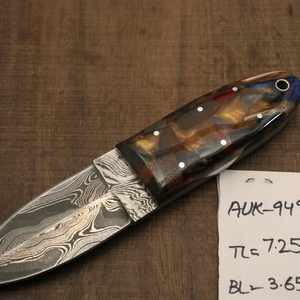 Couteau à lame fixe en acier Damas avec manche en résine, couteau utilitaire pour la chasse, le camping et la survie en plein air, fournisseur en gros sur mesure - Product Image 5