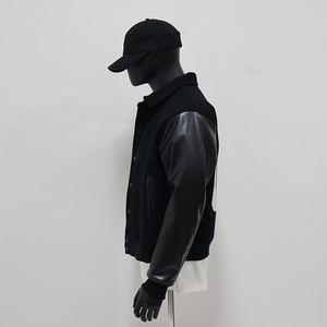 Blouson universitaire de luxe personnalisé pour homme en cuir noir, brodé en chenille écologique, avec capuche et fermeture frontale - Product Image 4